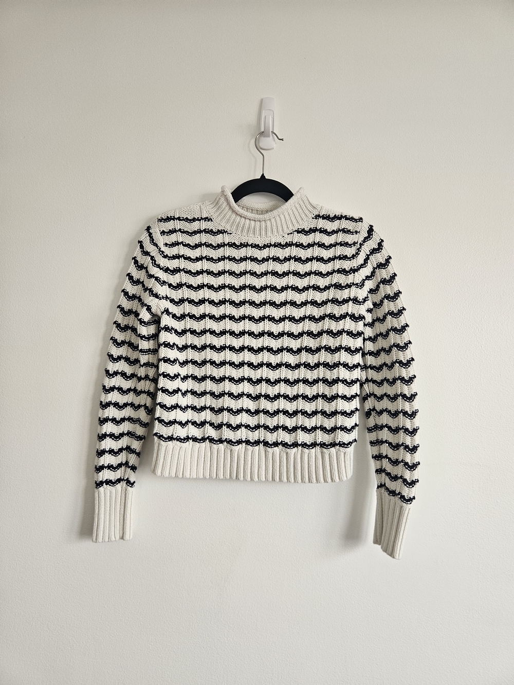 Ann Taylor XS Knit Sweater Blue White Stripes Long Sleeve Ribbed Collar Cuffs